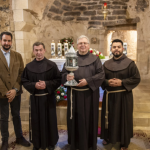 Reliquia da Casa de Nazare peregrina pela America Latina 1