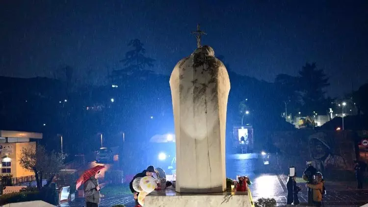 Condicoes de saude do Papa Francisco apresentam leve melhora