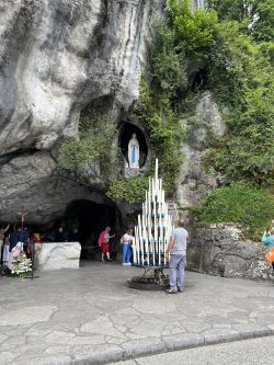 Lourdes: uma promessa 2 Foto: arquivo GP