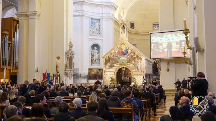 Basilica de Assis recebe reliquia da Gruta da Anunciacao 3
