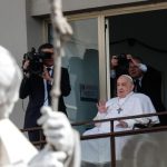 Convalescenca do Papa Francisco devera durar dois meses afirmam medicos