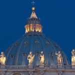 Nova iluminacao e instalada na Cupula da Basilica de Sao Pedro