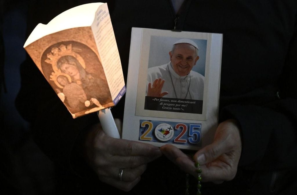 Recitacao do terco pela saude do Papa Francisco volta a Praca Sao Pedro