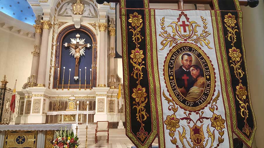 Reliquia de Sao Camilo e venerada em Catedral nas Filipinas 2