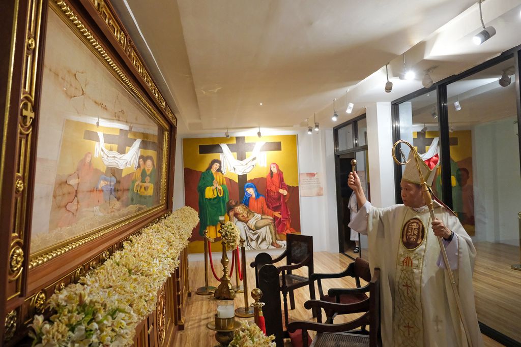 Replica do Santo Sudario de Turim e exposta em museu nas Filipinas 1