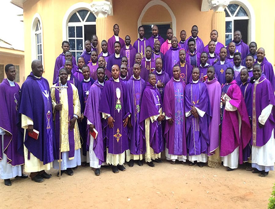 Sacerdotes catolicos sequestrados em fevereiro sao libertados na Nigeria