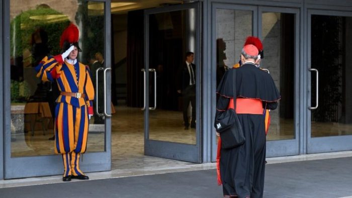 Cardeal Becciu nao participara do Conclave
