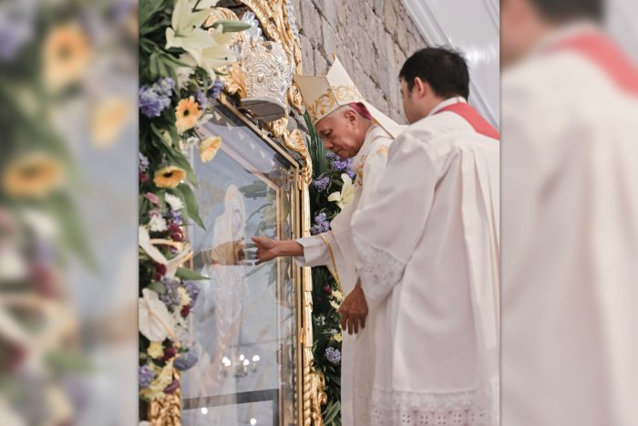 Imagem Mariana recebe coroacao episcopal em Catedral nas Filipinas