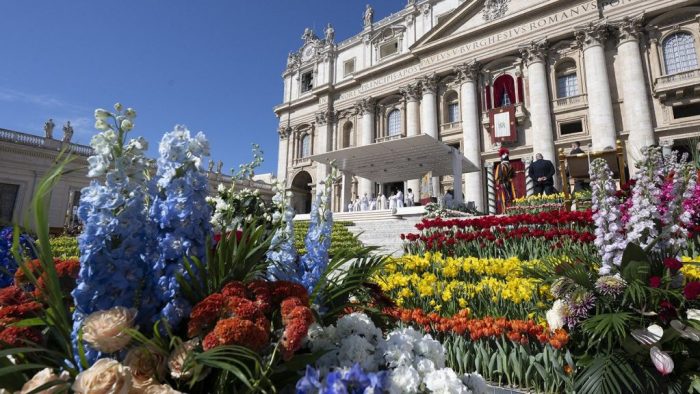 Vaticano prepara decoracao floral para a Semana Santa