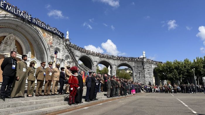 Franca Mais de 200 soldados sao batizados no Santuario de Lourdes 2