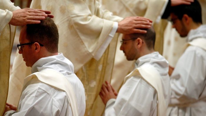 Igreja Catolica nos Estados Unidos ordenara mais de 400 sacerdotes em 2025