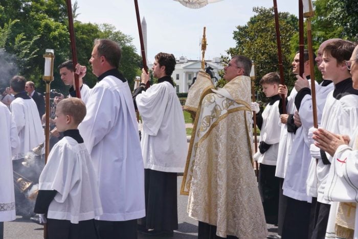 Procissao Eucaristica Anual reune mil catolicos em Washington EUA 2