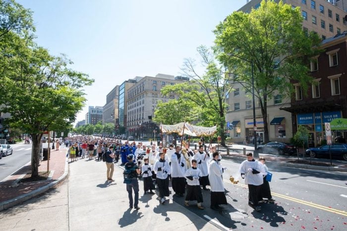 Procissao Eucaristica Anual reune mil catolicos em Washington EUA 3