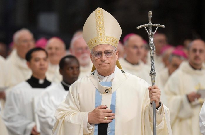 A santidade dos funcionarios da Curia deve sustentar a Santa Se afirma Leao XIV 1