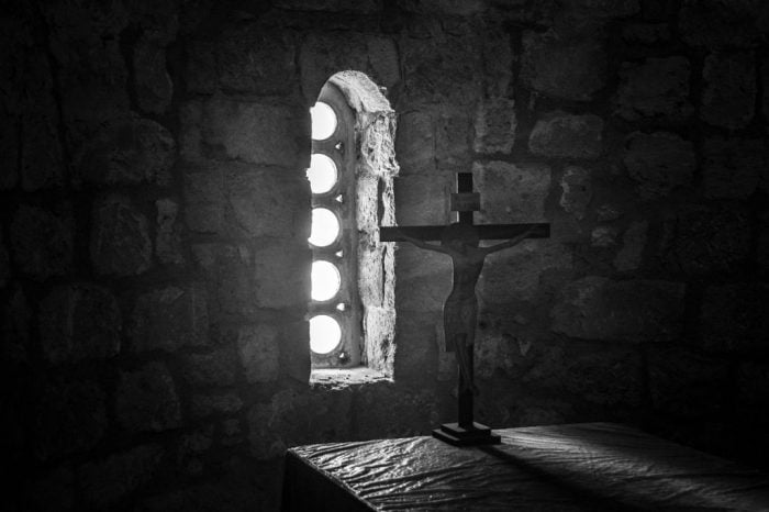 Atentado terrorista contra Igreja lotada de catolicos deixa mortos na Siria