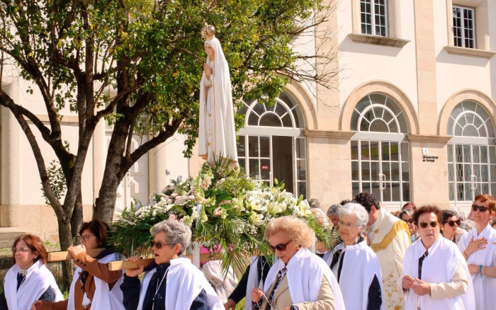 Imagens de Nossa Senhora de Fatima peregrinam pela Europa e America do Sul 1
