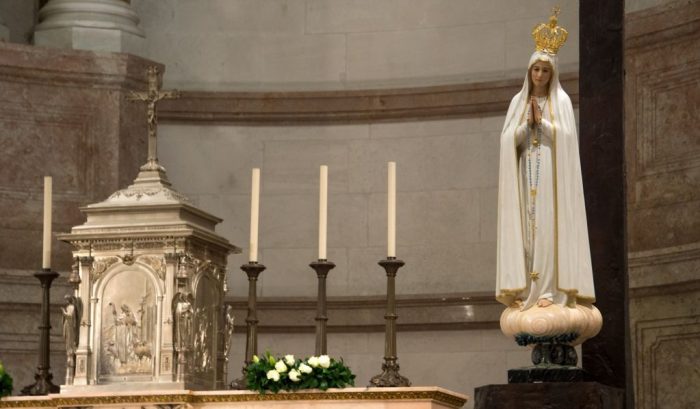 Imagens de Nossa Senhora de Fatima peregrinam pela Europa e America do Sul 3