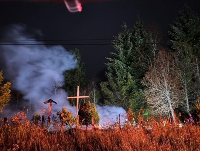 Incendio criminoso destroi capela catolica no Chile 1