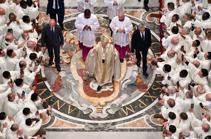 Papa Leao XIV preside ordenacao de 32 novos sacerdotes 1