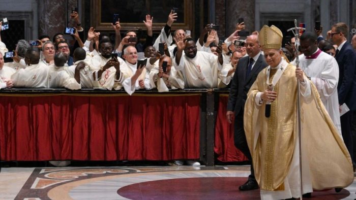 Papa Leao XIV preside ordenacao de 32 novos sacerdotes 2