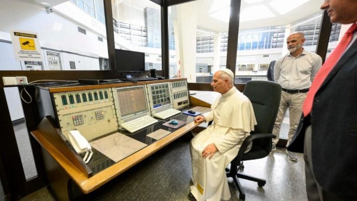 Papa Leao XIV visita Centro de transmissao da Radio Vaticano 1