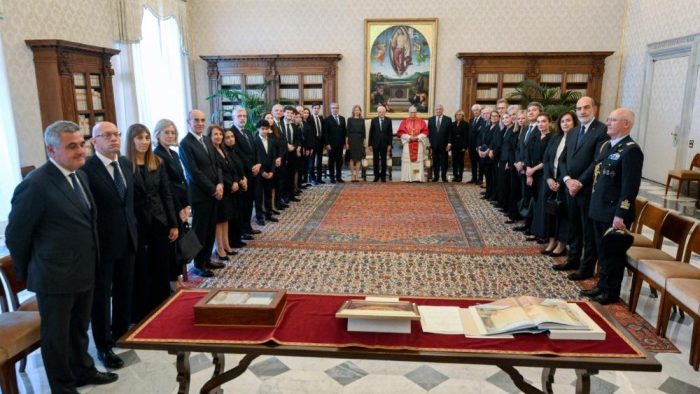 Presidente da Republica da Italia e recebido pelo Papa Leao XIV no Vaticano 4