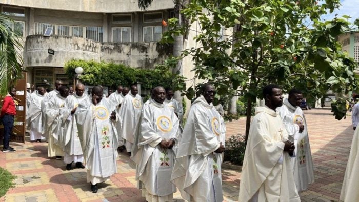 Sacerdotes da Africa Ocidental pedem seguranca e denunciam sequestros