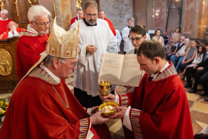 Austria numero de ordenacoes sacerdotais em 2025 e o maior da ultima decada 1