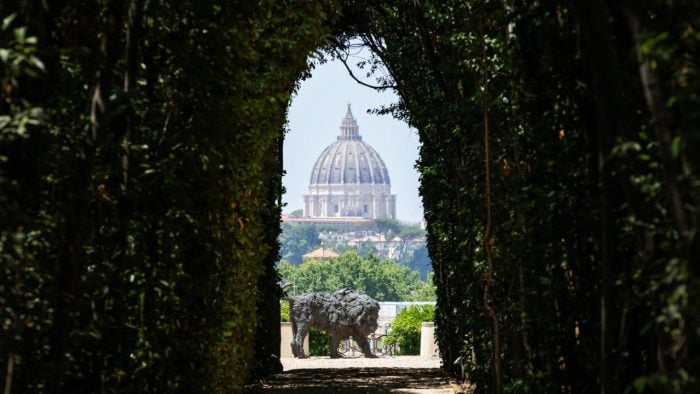 Ordem de Malta homenageia Papa com escultura de leao em bronze 1
