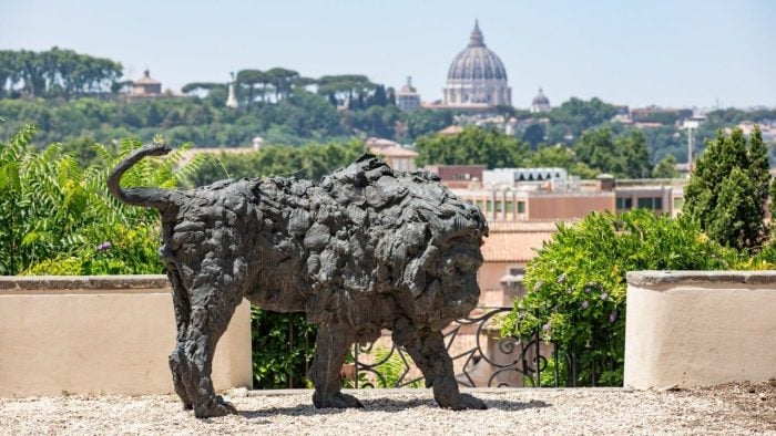 Ordem de Malta homenageia Papa com escultura de leao em bronze 2