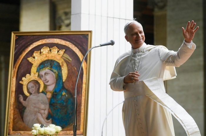 Papa Leao XIV aparece de surpresa na abertura do Jubileu dos Jovens
