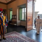 Papa Leao XIV viaja para sua residencia de verao em Castel Gandolfo 2