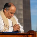 Reitor do Santuario Cristo Redentor recebe alta do hospital duas semanas apos acidente na Venezuela
