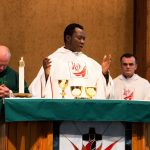 Sacerdote e libertado apos quase dois meses nas maos de sequestradores