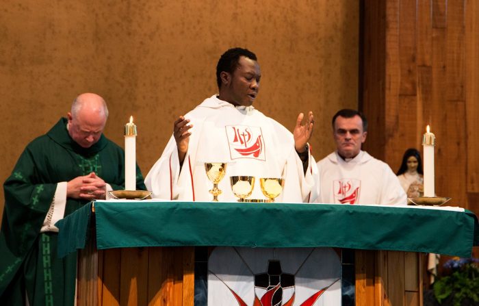 Sacerdote e libertado apos quase dois meses nas maos de sequestradores