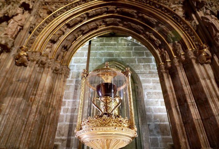 Santo Calice conservado na Catedral de Valencia Espanha realiza saida extraordinaria 1