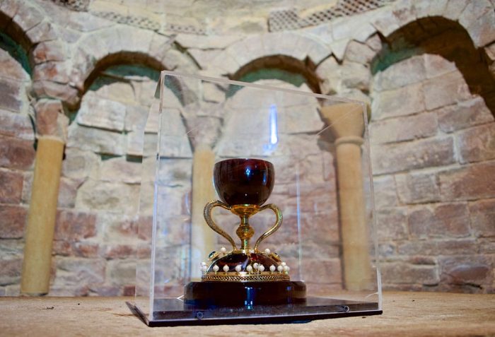 Santo Calice conservado na Catedral de Valencia Espanha realiza saida extraordinaria 2