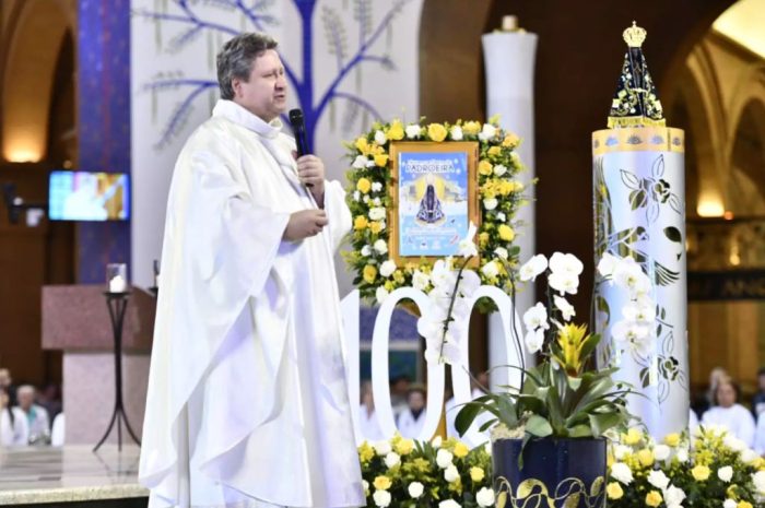 Santuario Nacional de Aparecida lanca hino e arte da Novena da Padroeira 2025 1
