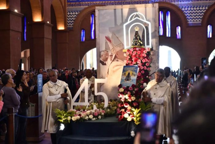 Santuario Nacional de Aparecida lanca hino e arte da Novena da Padroeira 2025 2