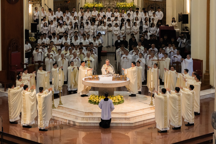 Vietna 40 novos sacerdotes sao ordenados durante o mes do Sagrado Coracao de Jesus 5