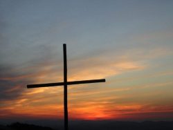 Arqueólogos encontram cruz de 1.400 anos em Abu Dhabi 2 20050626 LC 40 700x525 1