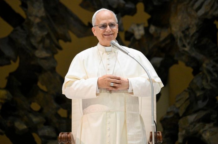 Deus nunca deixa de nos amar e nao nos abandona assegura Leao XIV 1