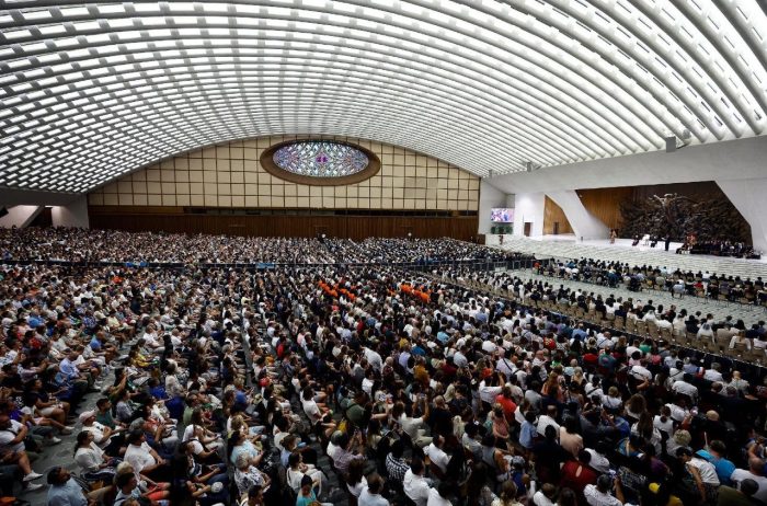 Deus nunca deixa de nos amar e nao nos abandona assegura Leao XIV 7