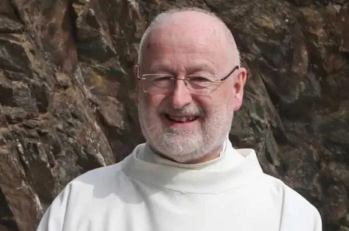 Sacerdote catolico e ferido gravemente em ataque contra Igreja na Irlanda 1