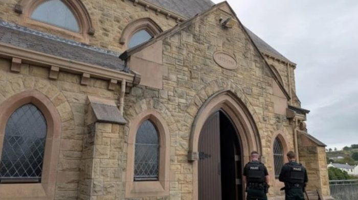 Sacerdote catolico e ferido gravemente em ataque contra Igreja na Irlanda 2