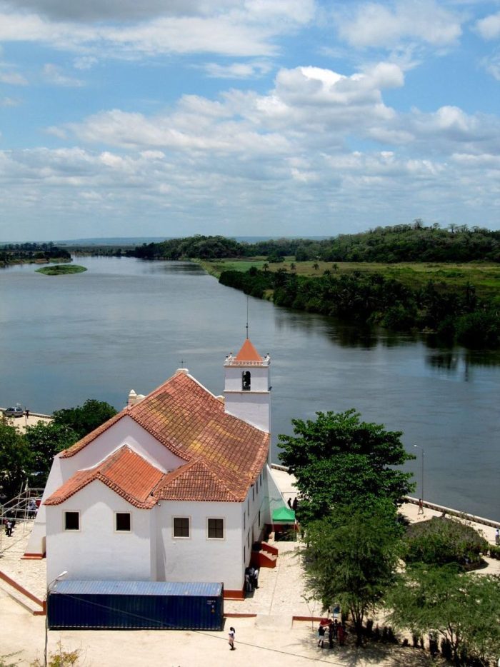 Angola Milhares de devotos peregrinam ao Santuario de Nossa Senhora da Muxima