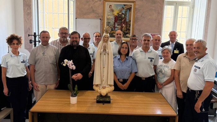 Imagem de Nossa Senhora de Fatima peregrina por prisoes italianas 2