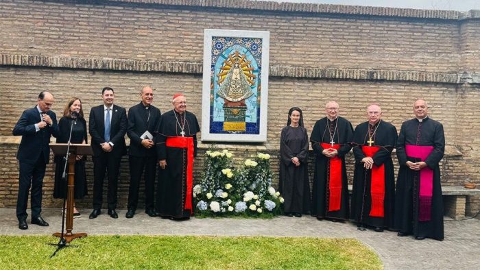 Mosaico de Nossa Senhora de Luján é entronizado nos Jardins do Vaticano 2 Mosaico de Nossa Senhora de Lujan e entronizado nos Jardins do Vaticano 1