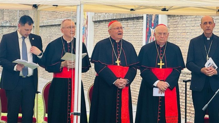 Mosaico de Nossa Senhora de Luján é entronizado nos Jardins do Vaticano 3 Mosaico de Nossa Senhora de Lujan e entronizado nos Jardins do Vaticano 2