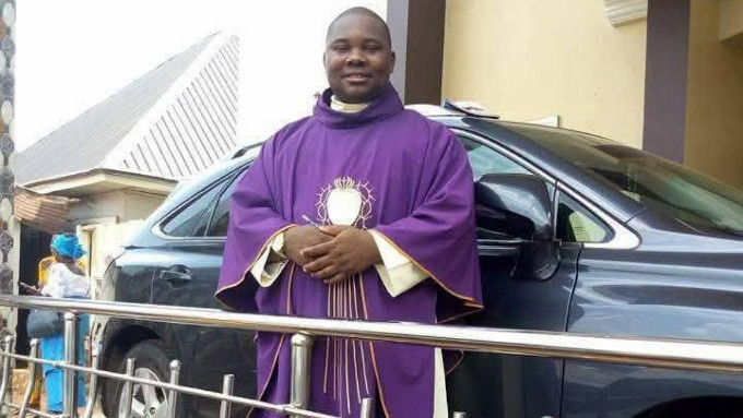 Sacerdote católico é morto em emboscada na Nigéria 2 Sacerdote catolico e morto em emboscada na Nigeria